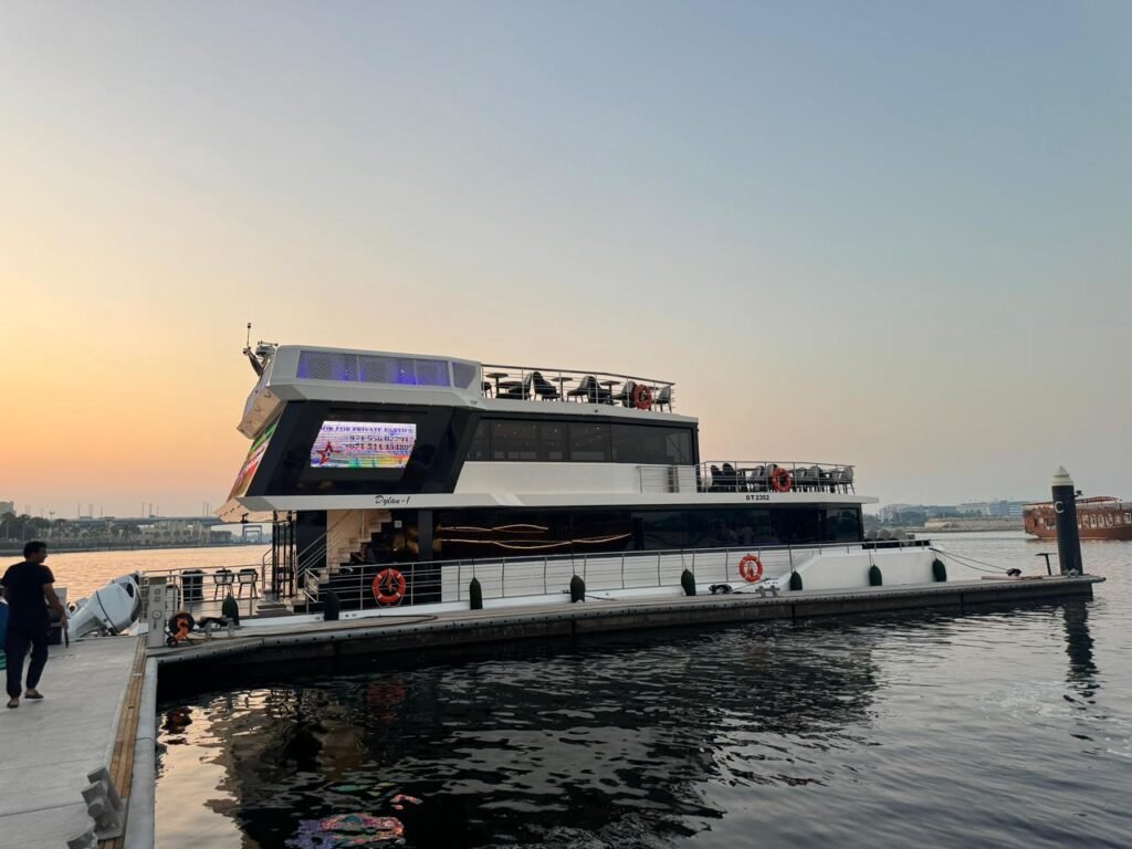 Business Class Yacht - Dhow cruise dubai tours