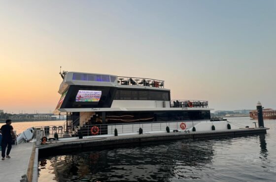 Business Class Yacht